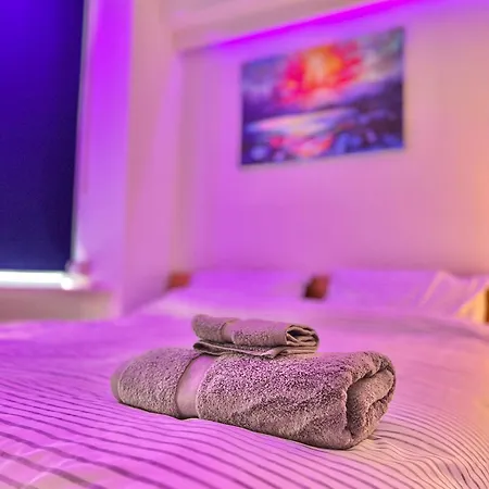 Lux Super King Private Bath Mediacity, Mufc, Salford-3